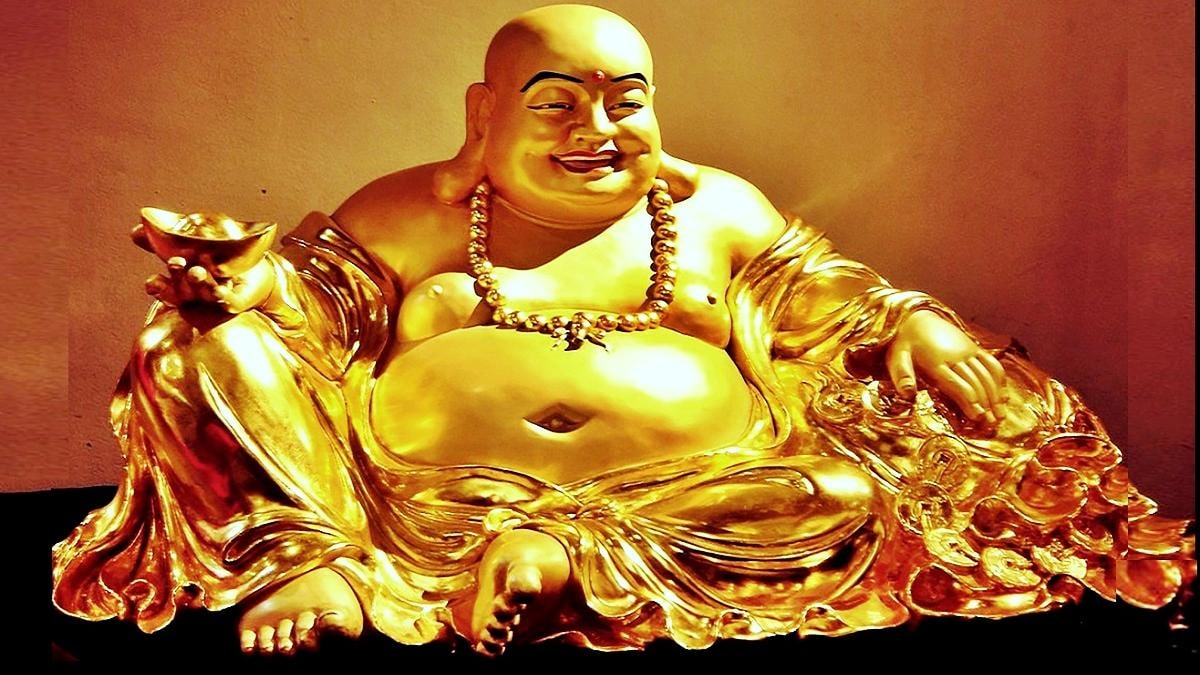 Laughing Buddha की मूर्ति